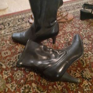 Black women ankle boots size 7 and 1/2